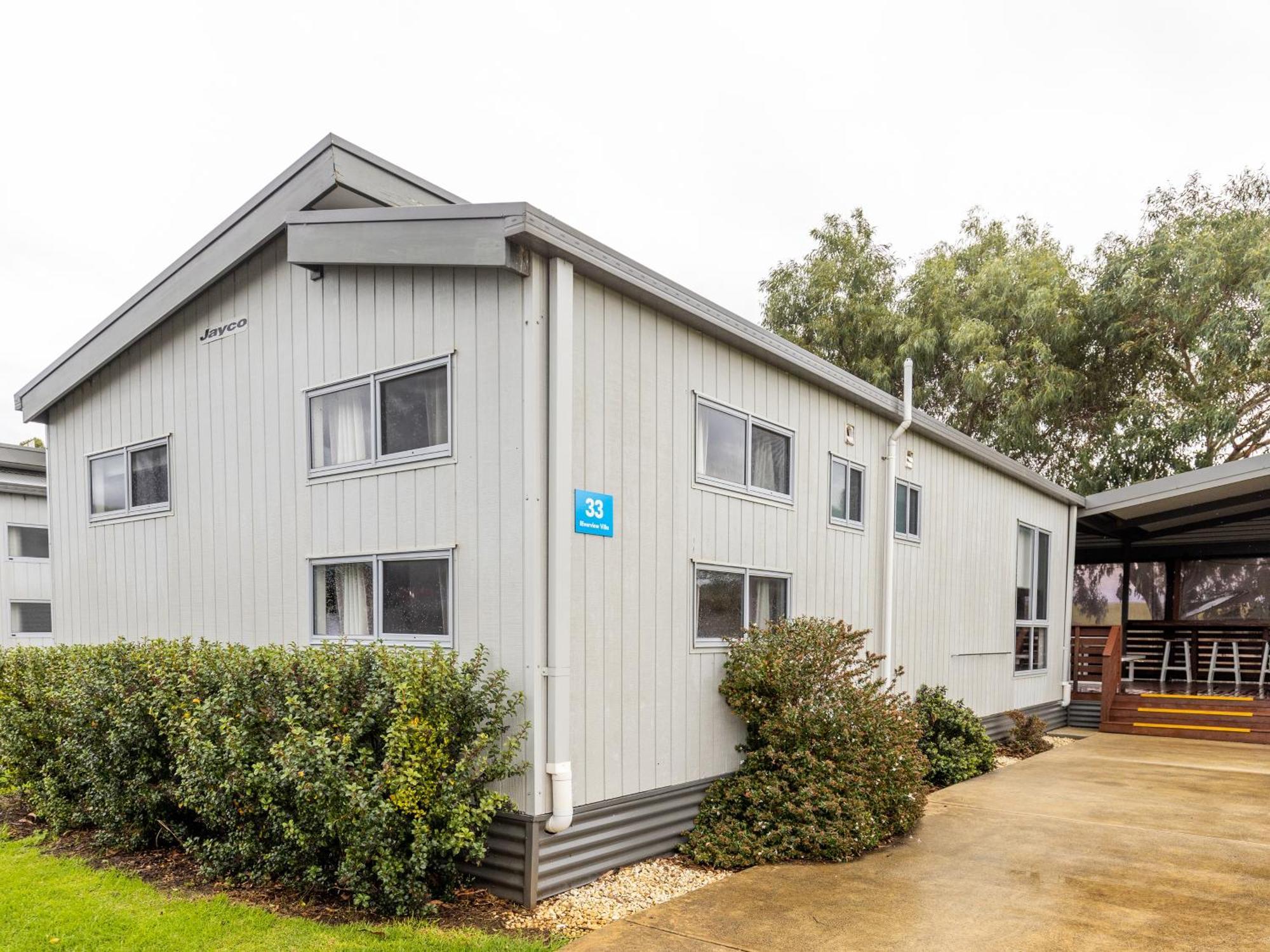 Nrma Warrnambool Riverside Holiday Park الغرفة الصورة