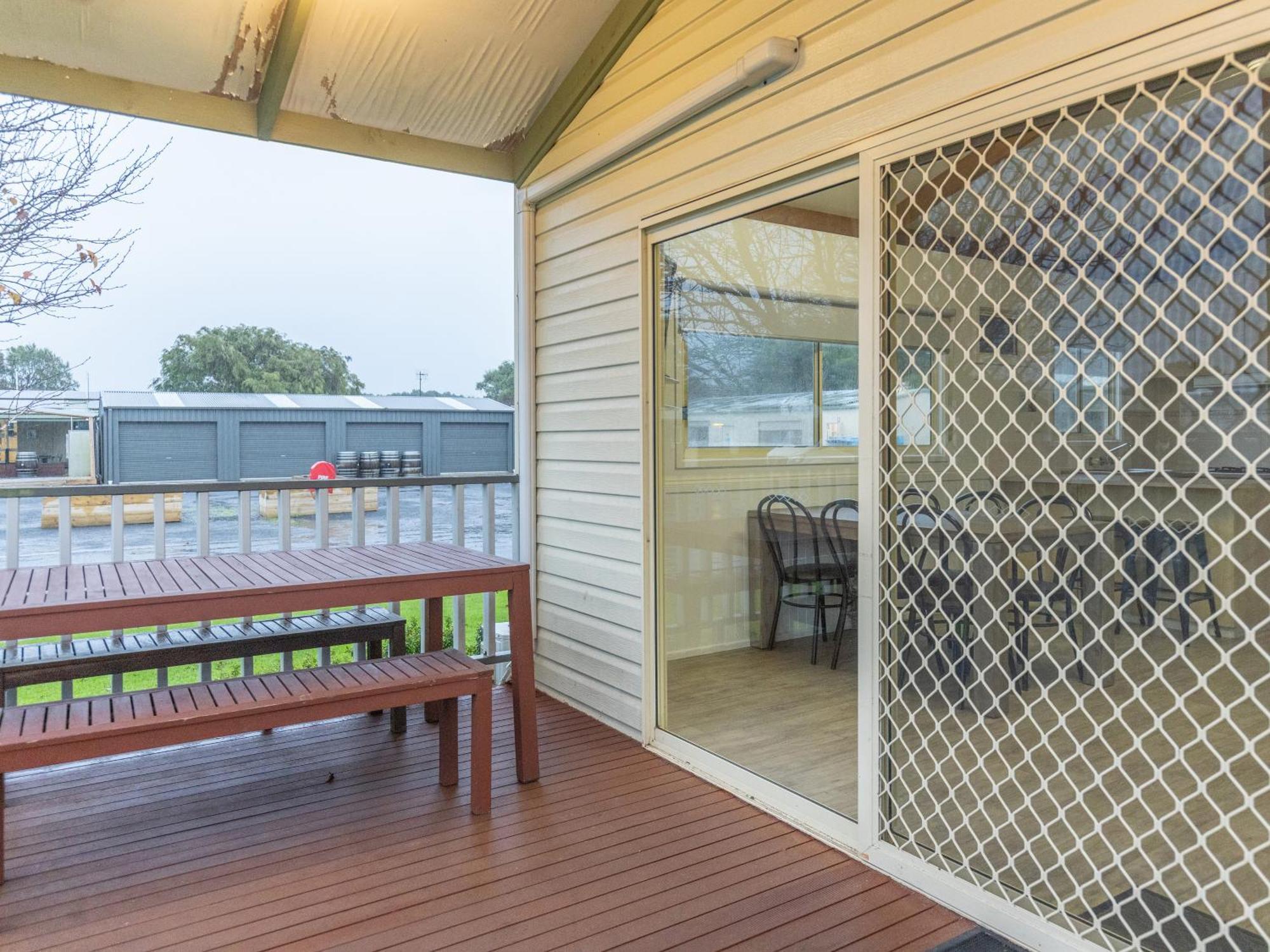 Nrma Warrnambool Riverside Holiday Park الغرفة الصورة
