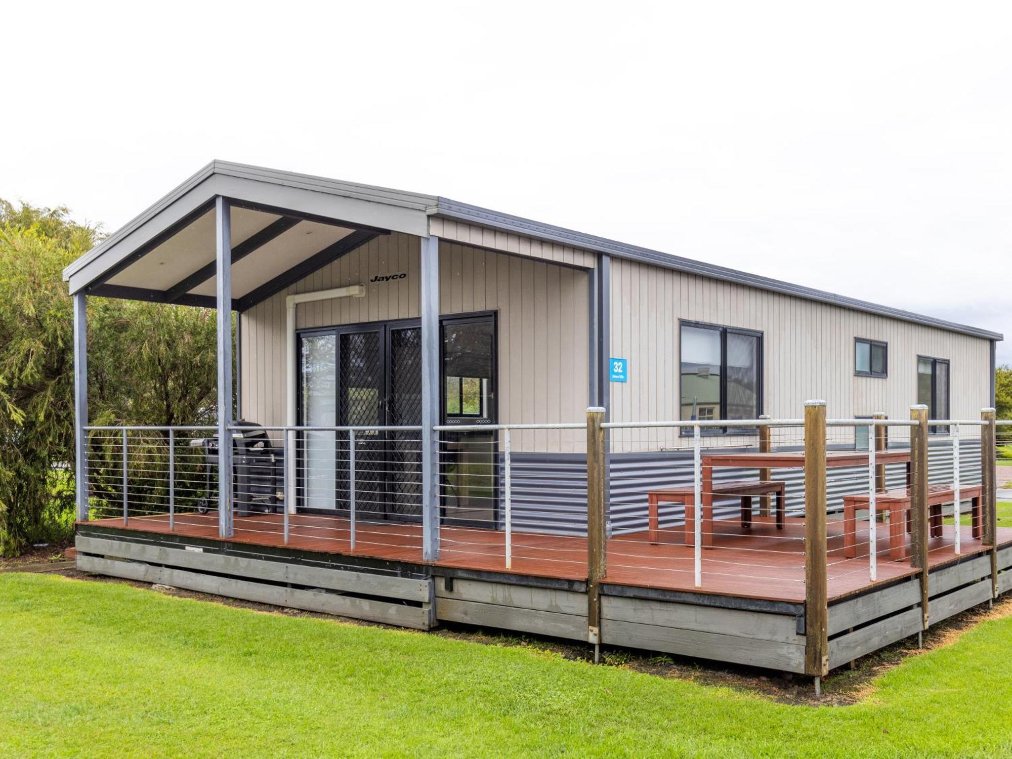 Nrma Warrnambool Riverside Holiday Park الغرفة الصورة