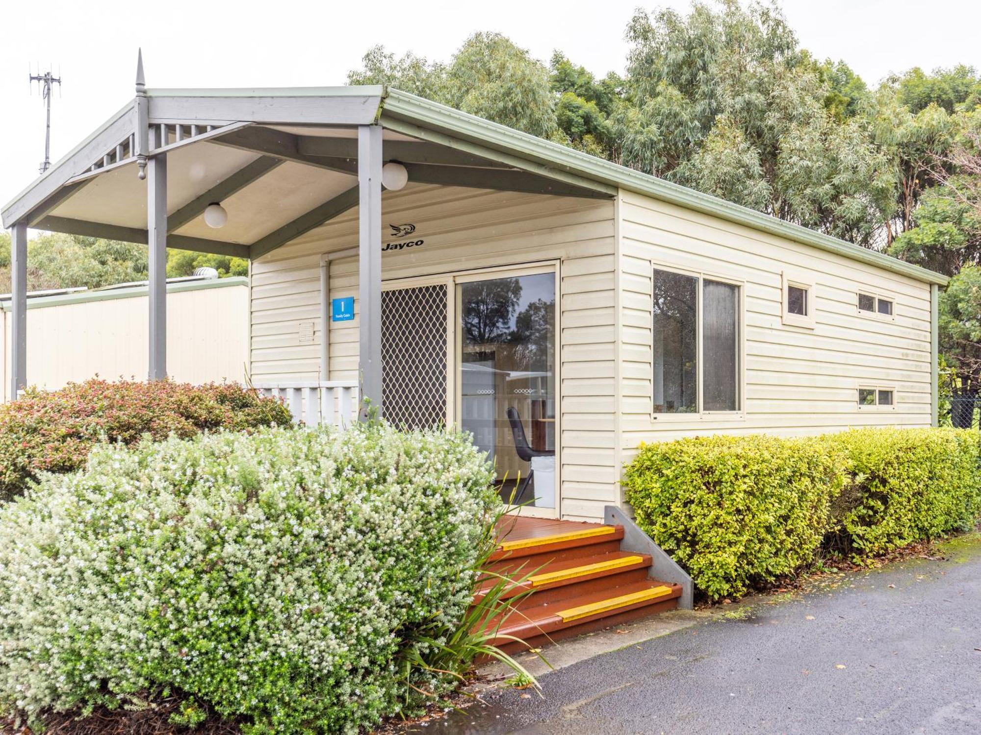 Nrma Warrnambool Riverside Holiday Park الغرفة الصورة